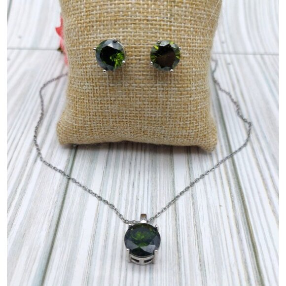 Beautiful Silver Tone & Green Chain Pendant Necklace & Stud Earrings Jewelry Set - Picture 7 of 12